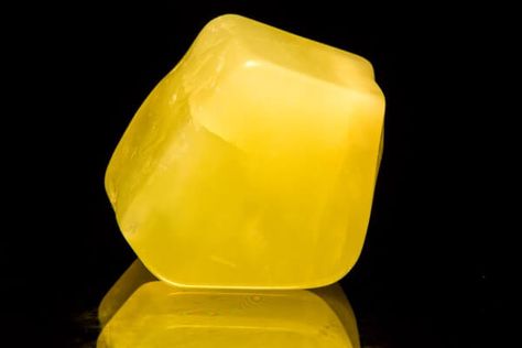 Yellow Jade Crystal Meaning, Yellow Jade Meaning, Howlite Meaning, Yellow Jade Crystal, Witchy Crystals, Jade Meaning, Mali Garnet, Gemstones And Crystals, Yellow Gems