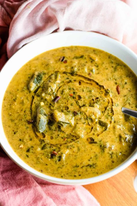 Thai Spinach Courgette & Aubergine Soup - Vegan Broccoli And Carrot Soup, Soup Maker Recipes, Aubergine Recipe, Roasted Red Pepper Soup, Best Soup, Canned Soup, Soup Maker, Spinach Curry, Soup Vegan