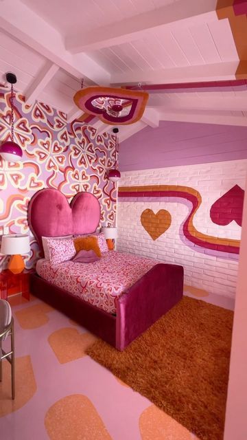 A Pretty Cool Hotel Tour on Instagram: "Finally…the @trixiemotel !! 💞 Had to start with what became my personal favorite, the Queen of Hearts room. This motel really is a pink paradise and it was so fun to watch the TV series about the design/renovation process - @trixiemattel really is a stunning/brilliant/hilarious icon, and to see @danidazey work her magic made this collab so special. Follow Dani for all the design details btw, she’s been sharing tons about the process! More to come! 💘 #tri Trixie Motel Palm Springs, Trixie Motel Rooms, Barbie Hotel, Trixie Motel, Small Bedroom Style, Barbie Bathroom, Hotel Tour, Renovation Process, Motel Room