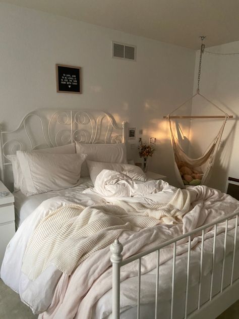 Room Inspo Beds & Bed Frames, Cute Bed Frames Aesthetic, White Wire Bed Frame Aesthetic, Bed Frame Inspo Aesthetic, White Wire Bed Frame, Aesthetic Bed Frame Ideas, Metal Bed Frame Aesthetic, Wire Bed Frame Aesthetic, White Bed Frame Aesthetic