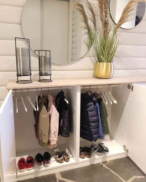 Toddler Closet Ideas, Ikea Kids Wardrobe, Trofast Ikea, Kids Clothes Storage, Living Room Hacks, Toddler Closet, Ikea Eket, Armoire Entree, Ikea Kids Room