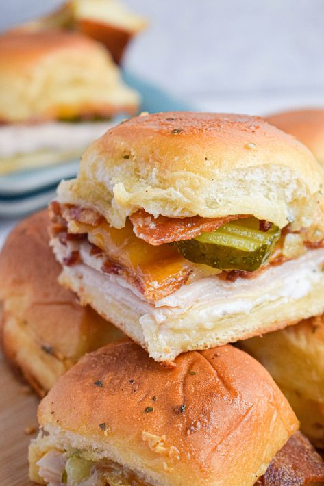 These Turkey Bacon Ranch Sliders have sliced turkey, crispy bacon, pickles, ranch and melty Colby Jack cheese for the perfect simple slider. Turkey Ranch Sliders, Turkey Bacon Ranch Sliders, Turkey Bacon Ranch, Bacon Pickles, Bacon Ranch Sliders, Leftover Thanksgiving Turkey Recipes, Party Food Favorites, Thanksgiving Turkey Recipes, Ranch Sliders