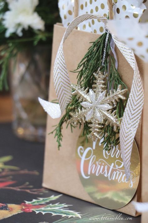 Christmas Bag Gift Ideas, Cute Christmas Gift Bag Ideas, Christmas Bag Wrapping Ideas, Holiday Gift Bags Ideas, Decorating Gift Bags For Christmas, Paper Bag Decorating Ideas Christmas, Diy Christmas Gift Bags Ideas, Christmas Gift Bag Decorating Ideas, Decorating Gift Bags Ideas