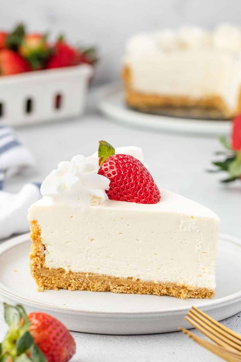 Vanilla Cheesecake Recipes, No Bake Vanilla Cheesecake, Vanilla Bean Cheesecake, Stabilized Whipped Cream, Vanilla Cheesecake, Baked Cheesecake Recipe, Bake Cheesecake, Refreshing Desserts, Strawberry Cakes