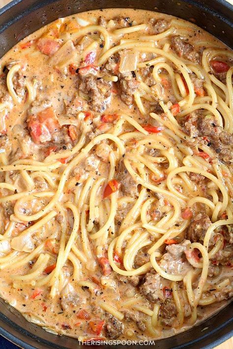 Easy Recipe with Pantry Ingredients: Creamy One-Pot Spaghetti with Italian Sausage Spaghetti With Italian Sausage, Ground Italian Sausage Recipes, Italian Sausage Recipes Pasta, Dry Spices, Creamy Spaghetti, One Pot Spaghetti, Sausage Pasta Recipes, Sausage Spaghetti, Italian Sausage Recipes