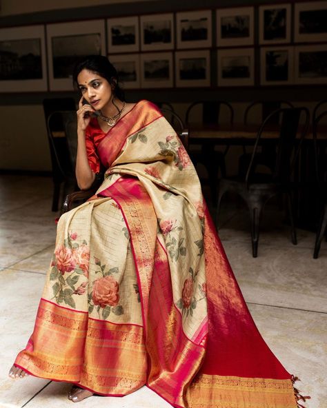 Minimal Saree, Saree Styling, Keep Me Stylish, Latest Silk Sarees, Floral Print Sarees, Velvet Dress Designs, Wedding Saree Collection, Modern Saree, Indian Dresses Traditional