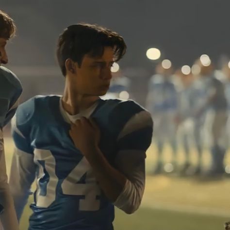 football, quarterback, uriah shelton. football aesthetic, confused, jock. Joshua Matthews, Josh Matthews, Uriah Shelton, Josh From Girl Meets World, Josh Matthews Girl Meets World, Matthew Underwood, Boy Meets World Shawn And Angela, Girl Meets World Maya, Boy Meets World Shawn