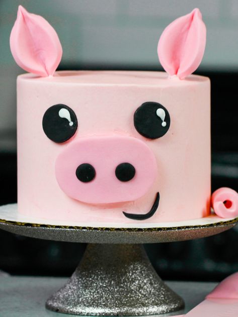 Pig Birthday Cake: Moist Pink Cake Layers w/ Buttercream Frosting Easy Pig Cake Ideas, Diy Pig Cake, Piggy Cake Ideas, Cute Pig Cake, Pig Cake Design, Pig Cake Ideas, Cake Daisy, Farm Animal Cake, Pig Cakes