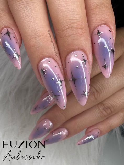 Purple Nails Almond Art Designs, Oval Nails Designs Chrome, Aroura Nail, Star Aura Nails, Lilac Aura Nails, Bonnaroo Nails, Chrome Almond Nails Designs, Aura Nails With Stars, Purple Airbrush Nails