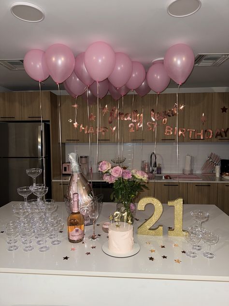 College Apartment 21st Birthday Party Summer Bday Theme Ideas, Birthday Party Set Up, Birthday Outfit Photoshoot Ideas, Birthday Party Ideas Pink, 21 Bday Ideas, Outfit Photoshoot Ideas, Food Birthday Party, Photoshoot Ideas Birthday, 21st Birthday Party Decor