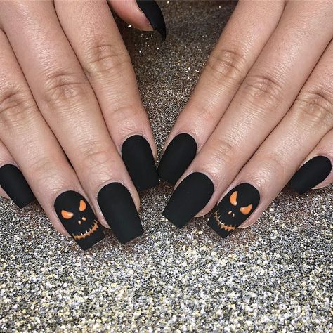 Keep your Halloween nails simple and festive with these easy-to-create designs for 2024! From ghostly whites to eerie blacks, these nails capture the spooky season without overdoing it. 🕷️ Perfect for those who love a subtle nod to Halloween, these designs are both fun and fashionable. Discover more ideas today! #HalloweenNailArt #SpookySeason #SimpleNails October Nails Halloween Black, Halloween Nails Coffin Shape Short, Matte Black Nails Halloween, Halloween Sns Dip Nails, Solid Halloween Nails, Black Matte Halloween Nails, October Nails Halloween Simple, Plain Halloween Nails, Black Halloween Nails Short