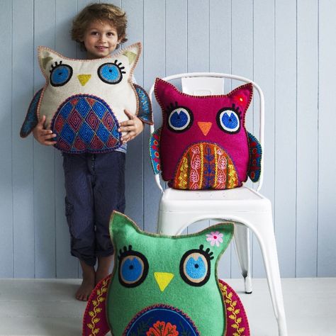 Hedwig Owl Cushions Felt Animal Heads, Hedwig Owl, Owl Sewing, Owl Cushion, Owl Pillow, Owl Crafts, Owl Patterns, Fabric Toys, Sewing Pillows