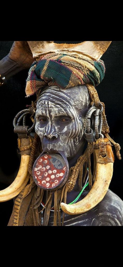 Tribes Man, Desert Land, Mursi Tribe, Beautiful Human, Language Art, African People, Vintage Portraits, African Culture, Bratislava