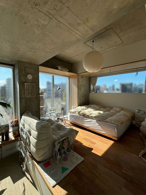 Japan Style Apartment, Tokyo Home Interior, Tokyo Room Aesthetic, Japanese Loft Apartment, Tokyo Apartment Aesthetic, Tall Ceiling Bedroom, Tall Ceilings Bedroom, Japanese Studio Apartment, Japanese Loft