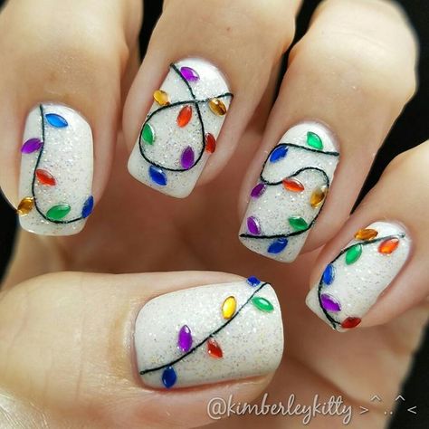 Stringing up these Christmas lights... with string! I did nails just like this 2 or 3 years ago, and they were my favorite Christmas nails ever! Figured with 2 challenges on my list with the prompt, it was the perfect time to do them again. 🎅🎅🎄🎄☃☃ These are for the #wnac2016 #weeklynailartchallenge and #glamnailschallengedec. I am also entering them into the #merrymani16 contest under the intermediate category.  I started with 2 coats of Whitewater by @pipedreampolish and topped it with 2... Lights Nails, Christmas Tree Nails, Nails 2017, Tree Nails, Light Nails, Cute Christmas Nails, Christmas Gel Nails, Nail Art Stickers Decals, Christmas Nail Art Designs