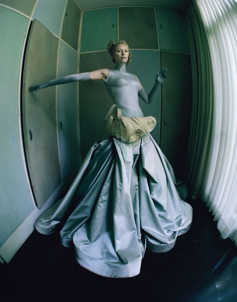 Surrealist Fashion, Amanda Harlech, Surrealism Fashion, Fashion Magazine Pictures, Tim Walker Photography, Surreal Fashion, Poor Things, Runway Magazine, Surreal World