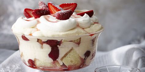 Fruit Trifle Recipes, Holiday Dessert Recipes Easy, English Trifle, Lemon Fish, Fruit Trifle, Easy Dessert Recipes Christmas, Christmas Trifle, Easy Holiday Desserts, Christmas Desserts Easy