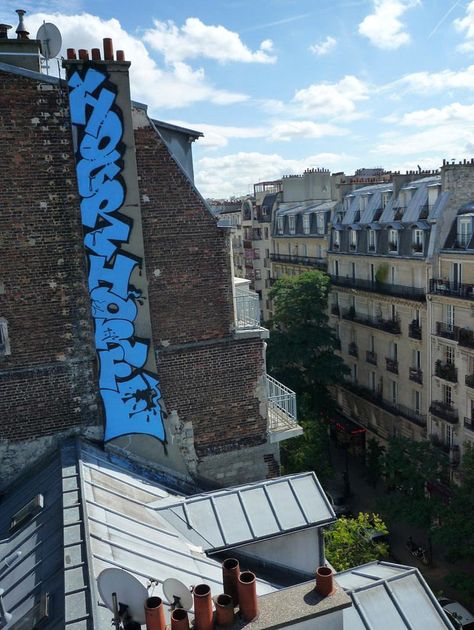 hour horfe blue rooftop paris Urban Art Graffiti, Spray Can Art, Paris Rooftops, Tag Street Art, Graffiti Piece, Graffiti Photography, Street Art Paris, Graffiti Tagging, Urban Aesthetic