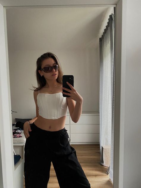 Mirror selfie, wearing a white corset top and black parachute pants Cropped Corset Top Outfit, White Corset Top Outfit, Outfit Corset, Cropped Corset Top, Corset Top Outfit, White Corset Top, Going Out Outfit, Comfy Clothing, Top Corset