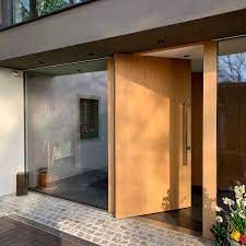 Exterior Modern Pivot Doors – Lux Doors Pivot Doors Entry, Front Door Hardware, Modern Entrance Door, Luxury Exterior, Interior Exterior Doors, Pivot Door, Custom Wood Doors, Modern Entrance, Garage Door Design