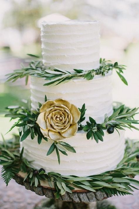 gold and green elegant wedding cake #wedding #wedidngs #wedidngideas #himisspuff #greenweddings Wedding Cake Olive, Wedding Cake Greenery, Rustic Italian Wedding, Wedding Cake Simple Elegant, Frosted Cake, Italian Wedding Cakes, Olive Green Weddings, Colorful Wedding Cakes, Green Wedding Cake