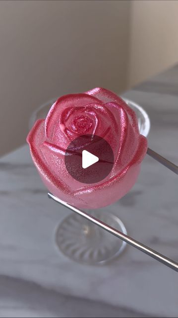 Edible Glitter Recipe, Homemade Glitter, Shimmer Rose, Mom Show, Galentines Party, Student Life Hacks, Ice Molds, Instant Recipes, Coffee Cocktails