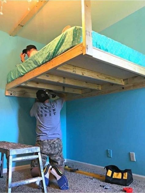 12 idées de lits mezzanine pour gagner de la place dans la chambre Floating Loft Bed, Floating Loft, Build A Loft, Build A Loft Bed, Bed Ikea, Diy Loft, Loft Bed Plans, Diy Loft Bed, Bedroom Redesign