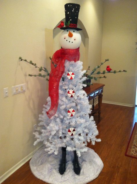 DIY Snow Man Tree Diy Snow Man, Snow Man Christmas Tree, Snowman Trees, Man Christmas Tree, Snowman Diy, Snow Decorations, Snow Party, Diy Snow, Food Christmas