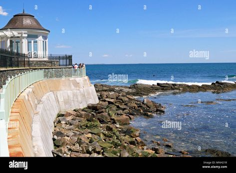 Download this stock image: The Cliff Walk, Newport, Rhode Island, USA - MNH21R from Alamy's library of millions of high resolution stock photos, illustrations and vectors. Newport Cliff Walk, Newport Rhode Island, The Cliff, Romantic Vacations, Newport Ri, Scenic Landscape, Rhodes, Rhode Island, Tourist Attraction