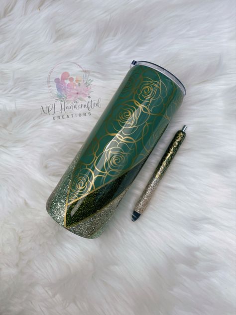 Tumbler Business, Cup Inspiration, Tumbler Inspiration, Epoxy Projects, Tumbler Making, Custom Pen, Epoxy Resin Diy, Glitter Tumblers, Custom Tumbler Cups