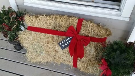 Christmas hay bale jingle bales Christmas Hay Bales Decoration, Christmas Hay Bale Decor, Christmas Hay Bale, Hay Bale Decorations, Hay Decor, Bff Ideas, Christmas Crafts Diy Gifts, Christmas Outdoors, Fair Booth