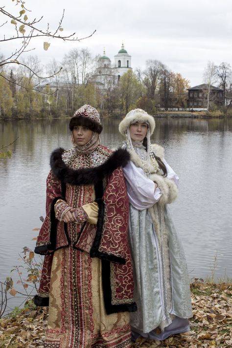 Russian Cultural Dress, 1500s Russian Fashion, Russian Nobility Clothing, Russian Vintage Fashion, Traditional Russian Clothing Royal, Ancient Russian Clothing, Slavic Culture Traditional Clothes, Siberian Traditional Clothing, Slavic Folk Dress