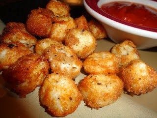 Baked Cheese Balls - Cut up string cheese, dip in skim milk, then Italian bread crumbs. Bake at 425 for 7-10 minutes String Cheese, Baked Cheese, God Mat, Good Eat, Think Food, Paula Deen, Idee Pasto Sano, Skim Milk, Cut Up