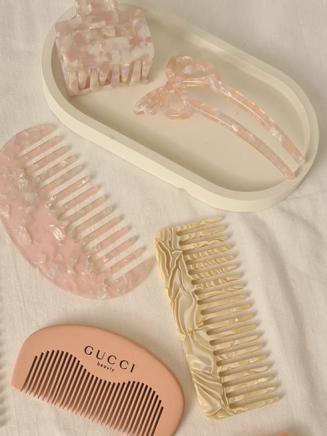 Comb Aesthetic, Hawaiian Hairstyles, Girly Makeup, Things I Need To Buy, Aesthetic Shop, Beauty Care Routine, Clip Hairstyles, Hair Product, Girly Accessories