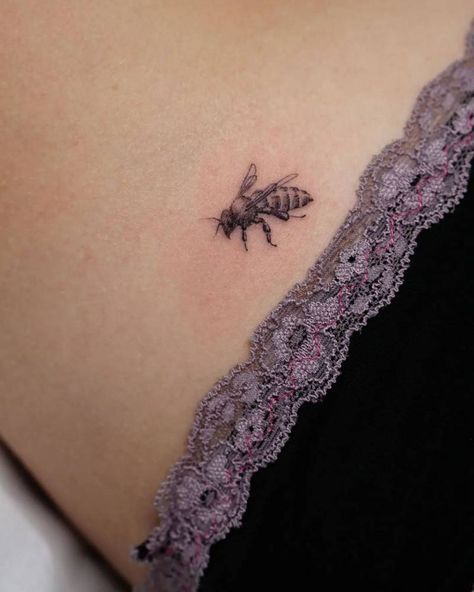 Small Wasp Tattoo, Bee Tattoo Side View, Bee Hip Tattoo, Three Bees Tattoo, Micro Bee Tattoo, Bee Tattoo Aesthetic, Realistic Bug Tattoo, Bee Rib Tattoo, Bee Tattoo Realistic