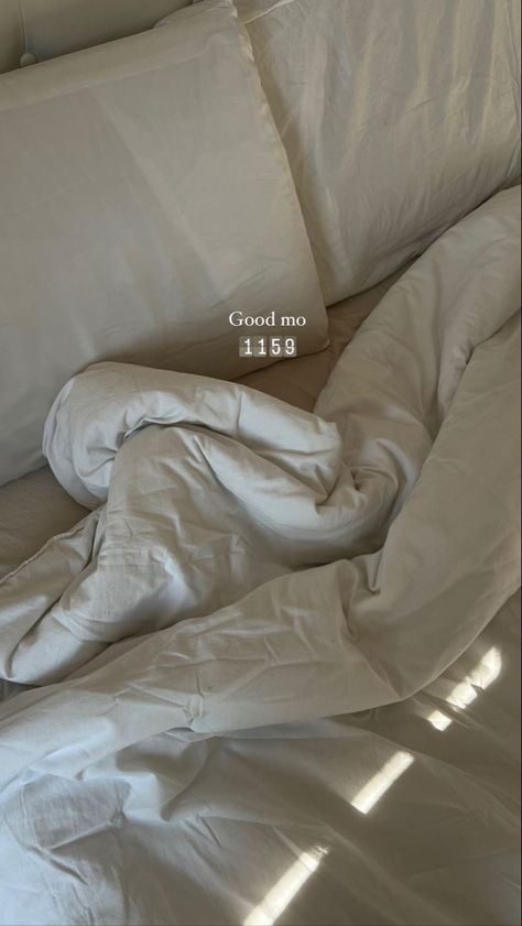 White sheets, good morning, morning routine, morning colors, white aesthetic Aesthetic Morning Routine Pictures, Mornight Aesthetic, Morning Routine Photos, Matin Aesthetic, Late Morning Aesthetic, Lazy Morning Aesthetic, Late Morning Routine, Morning After Aesthetic, Waking Up Aesthetic