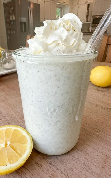 Lemon Cheesecake Smoothie — The Peachie Spoon | High Protein Recipes Peachie Spoon, Ninja Smoothie Recipes, Shake Recipes Healthy, Low Sugar Granola, Smoothie Popsicles, Cheesecake Smoothie, Apple Pie Smoothie, Lean Protein Meals, Smoothies Recipes