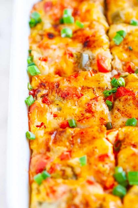 Easy Vegetarian Hash Brown Casserole - An easy, filling, nutritious breakfast casserole made with eggs, hash browns, bell pepper, onion, spices, and delicious, melty cheese. From aberdeenskitchen.com #breakfast #casserole #egg #hashbrown #vegetarian #glutenfree #brunch #mealprep Egg Hashbrown, Egg Casseroles, Vegetarian Breakfast Casserole, Sandwich Vegetarian, Nutritional Breakfast, Breakfast Hashbrowns, Hashbrown Breakfast Casserole, Break Fast, Hash Brown Casserole