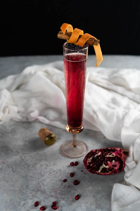 ’Tis the season for bubbly & mulled wine! I combined two classic holiday drinks in this Mulled Wine French 75 with sparkling wine and a mulled spice syrup. Soda Stream Recipes, Mulled Wine Spices, Sparkling Wine Cocktails, Red Wine Recipe, Baking Spices, Prosecco Wine, Buttered Rum, Winter Drink, Gin Lemon