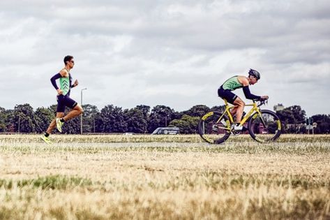 Wondering how to train a duathlon and fearful of the first run? Panicked over pacing? Weary of racing in the cold? Here are the world’s best pro and age-group duathletes and their 12-step guide to mastering duathlon… Duathlon Training, Body Board, Running Pace, Tri Suit, Fast Bikes, Triathlon Training, 12 Step, Bike Run, Cycling Jerseys