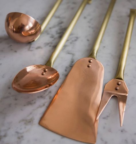 Copper Utensils with Hanging Rod Hanging Utensils, Kitchen Backplash, Royal Kitchen, Coconut Shell Crafts, Brass Rod, Copper Bathtubs, Copper Utensils, Shed To Tiny House, Copper Cookware