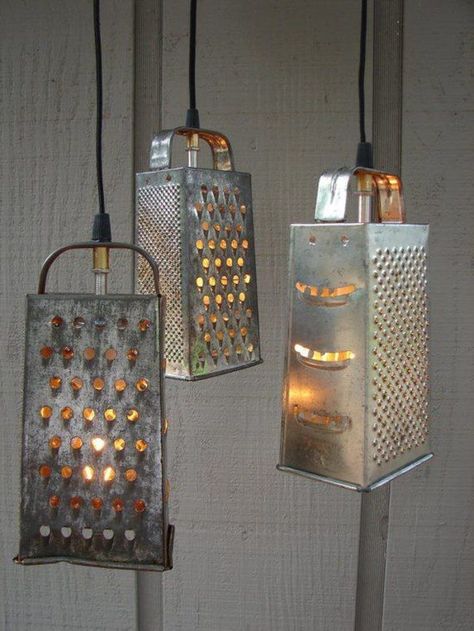 5 geniale DIY-Upcycling-Ideen für ausrangierten Küchenkram Diy Luminaire, Diy Lampe, Rustic Light Fixtures, Diy Upcycling, Deco Luminaire, Tin Cans, Rustic Lighting, Diy Lamp, Light Project