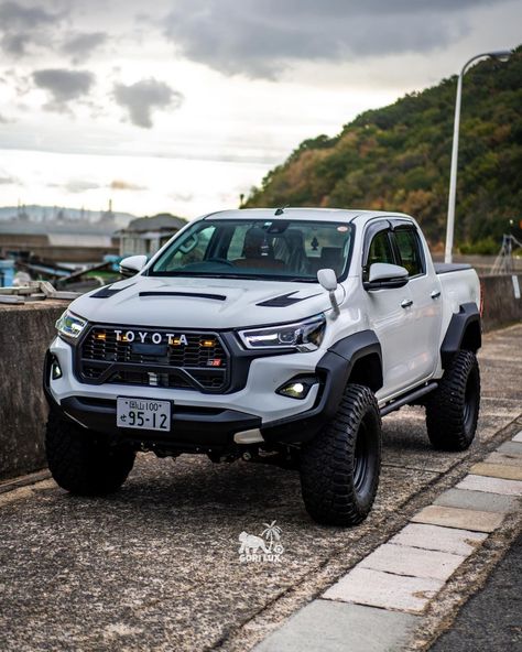 Lifted Toyota Tacoma, Hilux Gr Sport, Custom Toyota Tacoma, Toyota Hilux 4x4, Chevy Tahoe Z71, Toyota Tacoma Mods, Mobil Off Road, Hilux 4x4, Pick Up 4x4