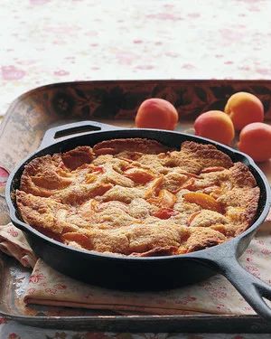 Apricot Cobbler, Fruit Desserts Easy, Apricot Recipes, Cooking Photos, Fruit Cobbler, Favorite Dessert Recipes, Almond Flavor, Cobbler Recipes, Cast Iron Cooking