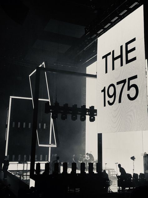 The 1975 Wallpaper, The 1975 Concert, 90s Wallpaper Hip Hop, Gambar One Direction, Sea Wallpaper, The 1975, Black And White Aesthetic, Homescreen Wallpaper, Aesthetic Themes