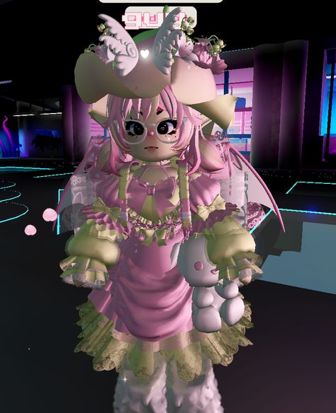 Royale High Starlight Halo, Royle High, Rh Concepts, Rh Cosplay, Royal High Outfits Ideas Cheap, Rh Outfits, Kawaii Outfit Ideas, Rh Fits, Miku Hatsune Vocaloid