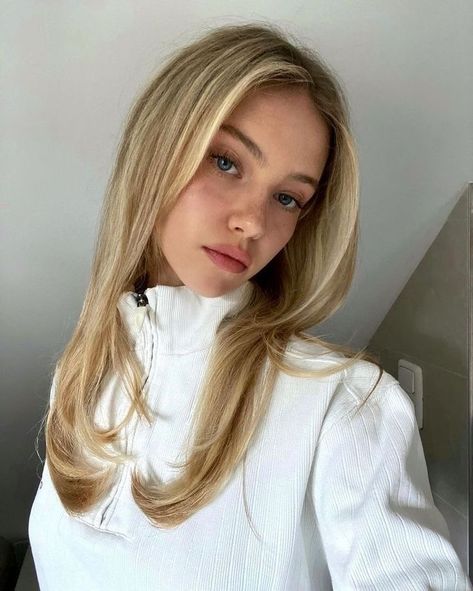 Fall Hair Trends, Blonde Hair Inspiration, Hair Color Balayage, Girls Makeup, Human Hair Extensions, Balayage Hair, Blonde Girl, Fall Hair, Hair Goals