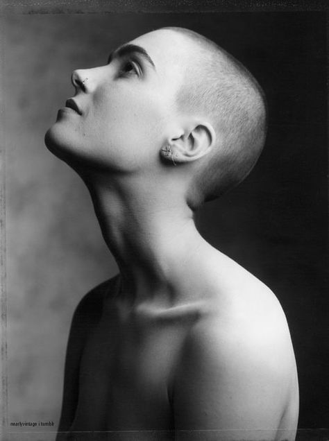 Sinéad O'Connor Side Portrait, Musician Photography, Susan Sontag, Bald Hair, Bald Women, Old Singers, Shaved Head, Face Photo, Dark Fantasy Art