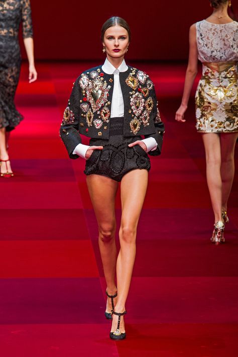 The New High Neckline - Dolce & Gabbana Spring 2015 Haute Couture Style, Couture 2015, Spring 2015 Fashion, Dolce And Gabbana Fashion, 2015 Fashion Trends, London Fashion Weeks, 2015 Trends, Popsugar Fashion, Couture Mode