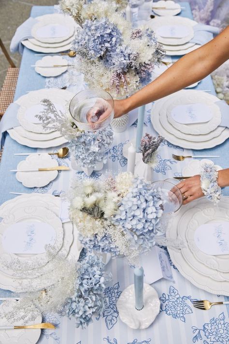 Experimental Marketing, Blue Bridal Shower Decorations, Blue Bridal Shower Themes, Wedding Table Display, Blue Table Settings, French Country Wedding, Bridal Shower Inspo, Event Agency, Something Blue Bridal